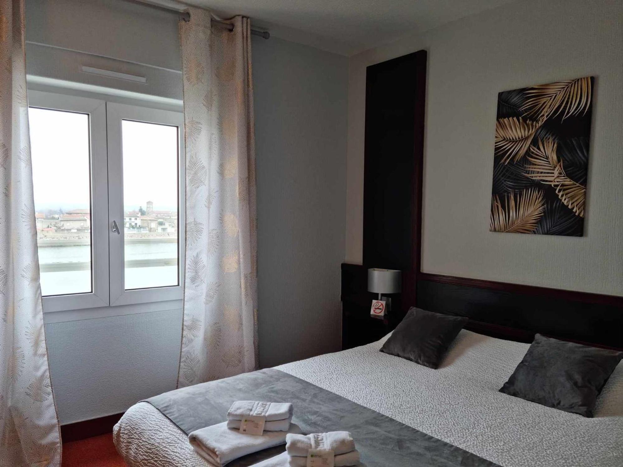 Serrières Logis Hotel Schaeffer- Restaurant Le Saint Georges מראה חיצוני תמונה